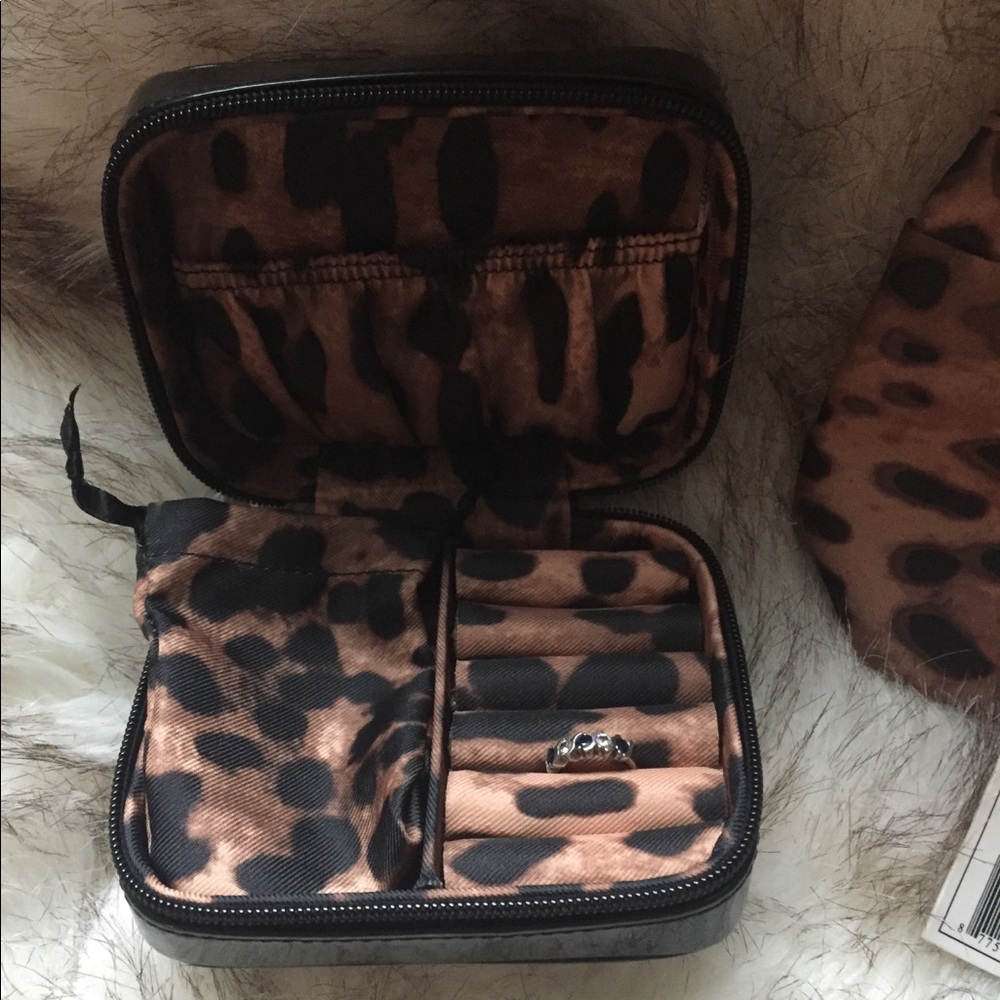 Jewelry case
